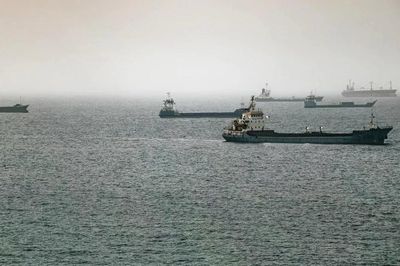 IMO công bố kế hoạch sơ tán 11.000 thủy thủ mắc kẹt tại eo biển Hormuz