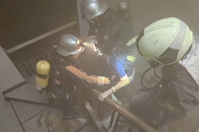 Công an Hà Nội: 2 phút tiếp cận hiện trường, cứu cụ bà mắc kẹt trong vụ cháy nhà dân