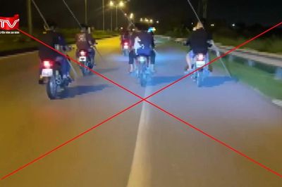 Triệu tập 16 'quái xế' mang dao phóng lợn, dàn hàng ngang gây rối trên đường