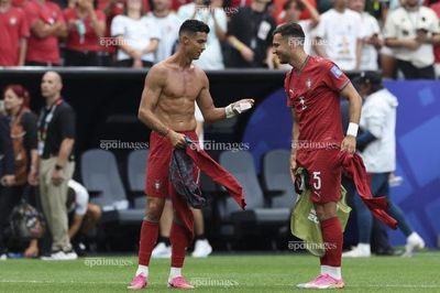 Bị vùi dập sau trận hòa, Ronaldo gửi lời cảnh báo