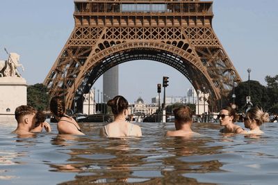 Châu Âu nóng cực độ, tháp Eiffel phải đóng cửa sớm
