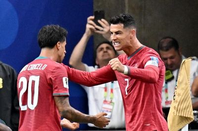 Cancelo ngả mũ trước Ronaldo