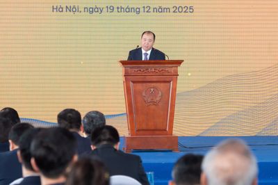 Đại gia Khoa 'khàn' liên tiếp lập công ty mới