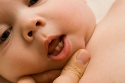 Phân biệt sốt thông thường và sốt mọc răng