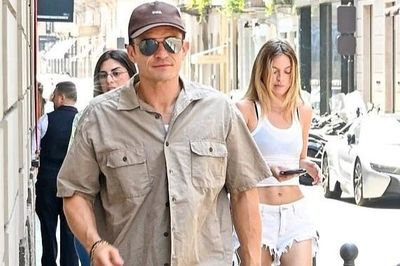 Orlando Bloom xuất hiện cùng bạn gái kém 21 tuổi