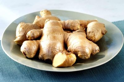 Mẹ bầu ốm nghén nên ăn gì để đỡ buồn nôn?