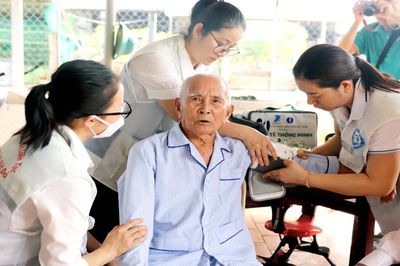 TP.HCM: Người dân được khám, chữa bệnh BHYT tại nhà
