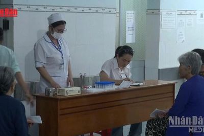 [Video] Từ năm 2026, người cao tuổi được khám sức khỏe định kỳ miễn phí ít nhất mỗi năm 1 lần