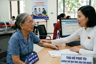 Nhất quyết yêu cầu cụ bà hơn 90 tuổi đến phường: Không thể máy móc hóa con người!