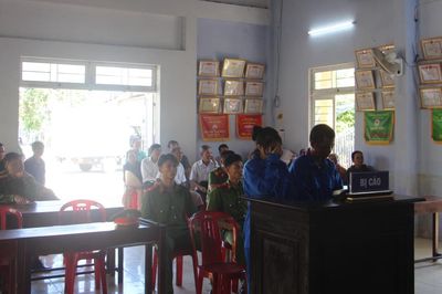 Xét xử lưu động đôi nam nữ tổ chức 'chơi' ma túy