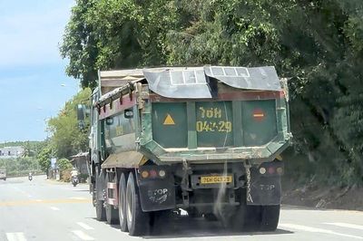 Xe chở vật liệu gia tăng, tiềm ẩn nguy cơ mất an toàn