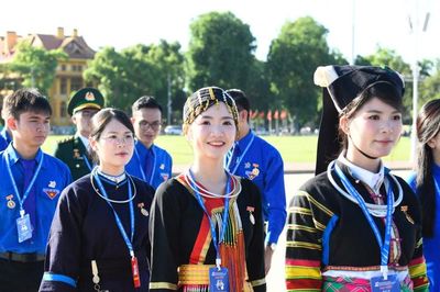 788 đại biểu Đại hội Đoàn XIII vào Lăng viếng Bác, báo công trước giờ khai mạc