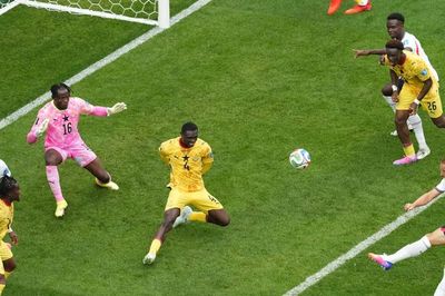 Harry Kane bỏ lỡ cơ hội vàng, tuyển Anh bị Ghana cầm chân