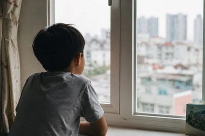 Trẻ lớn lên trong 'ốc đảo': Đủ vật chất, thiếu kết nối