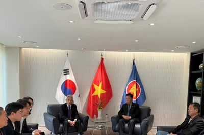 Trường Đại học Cửu Long thăm và làm việc với Đại sứ quán Việt Nam tại Hàn Quốc