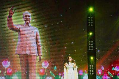 Kể chuyện về Bác Hồ bằng nghệ thuật tại Trường Đại học Thăng Long