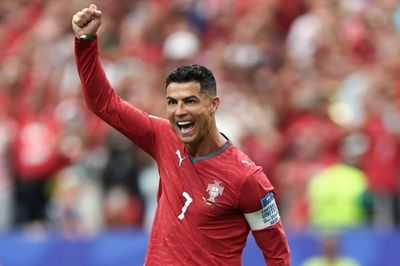 Ronaldo lập kỳ tích hiếm có, sánh ngang Messi và huyền thoại Laudrup