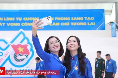 Đại biểu 'check-in' Đại hội Đoàn toàn quốc lần thứ XIII