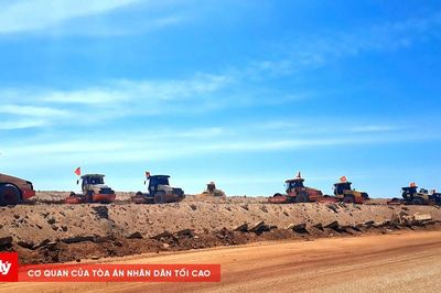 Công trường sân bay 3.200 tỷ hối hả giữa nắng như đổ lửa