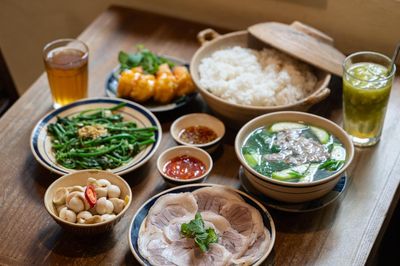 Quán 'cơm nhà' trong khu tập thể cũ ở Hà Nội được Michelin khen suốt 4 năm