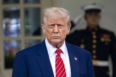 Tổng thống Trump đưa ra tuyên bố 'bất ngờ' về việc sản xuất tên lửa