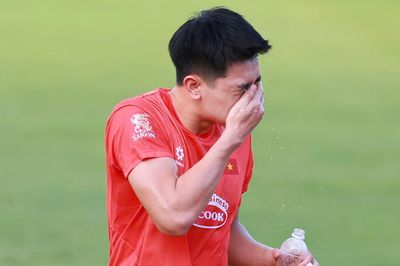 Đình Bắc, Xuân Son nhăn mặt 'nếm' cái nóng 40 độ C ở Hà Nội
