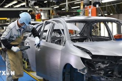 Toyota tiếp tục cắt giảm sản lượng ở nước ngoài do xung đột Trung Đông