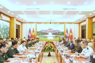 Việt Nam sẵn sàng chia sẻ kinh nghiệm đào tạo quốc phòng với Campuchia