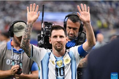 Messi: Nhà vua không cần ra lệnh