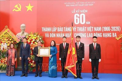 Phó Chủ tịch nước trao Huân chương Lao động hạng Ba tặng Bảo tàng Mỹ thuật Việt Nam