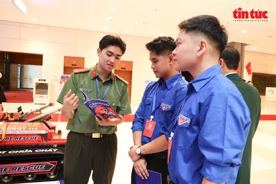 Dấu ấn tuổi trẻ Việt Nam trên 'Chuyến tàu tiến vào kỷ nguyên mới'