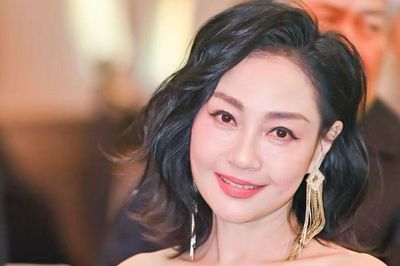 'Phú bà ẩn danh' của showbiz, U60 vẫn độc thân quyến rũ