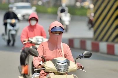 Nắng nóng trên 40 độ C, uống nước thế nào để không bị sốc nhiệt?