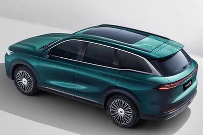 SUV dài hơn 4,8 mét, công suất 256 mã lực, giá gần 1,1 tỷ đồng