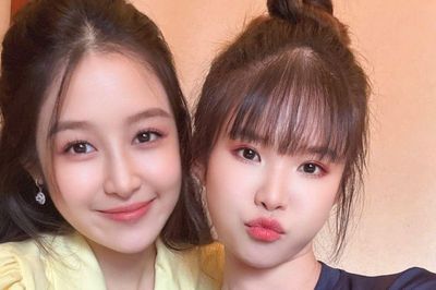 Khởi My trẻ trung tột độ, nhan sắc 'hack tuổi' bên cạnh sao nhí Bảo Ngọc.