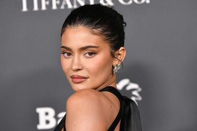 Người mẫu Kylie Jenner lấn sân công nghệ, bắt tay cùng Mark Zuckerberg