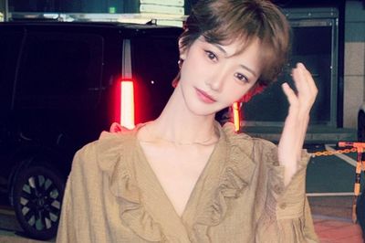 Nữ diễn viên Go Jun Hee khiến công chúng xôn xao khi đi xem mắt cùng fan nam kém 12 tuổi