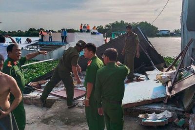 Sạt lở ở xã Vĩnh Hòa, làm sụp hoàn toàn 3 căn nhà