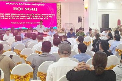 Bí thư Đảng ủy đặc khu Phú Quốc tiếp xúc, đối thoại với cán bộ, đảng viên và nhân dân