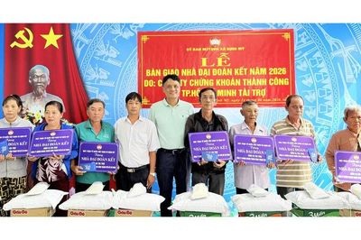 Bàn giao 43 căn nhà Đại đoàn kết tại hai xã Định Mỹ và Vĩnh Trạch