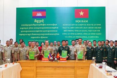 Bộ đội Biên phòng tỉnh An Giang hội đàm với Công an 3 tỉnh thuộc Campuchia