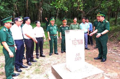 Bàn giao đường biên giới, mốc giới đất liền Việt Nam - Campuchia tại xã Tân Tiến