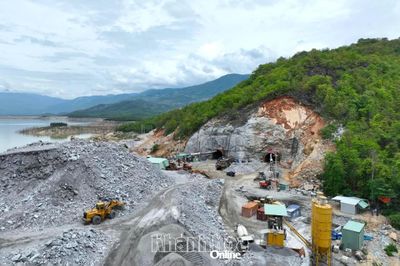 Trên công trường thủy điện tích năng