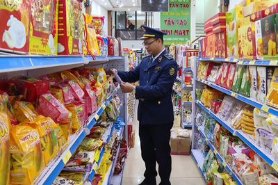 Đấu tranh chống buôn lậu, gian lận thương mại, hàng giả
