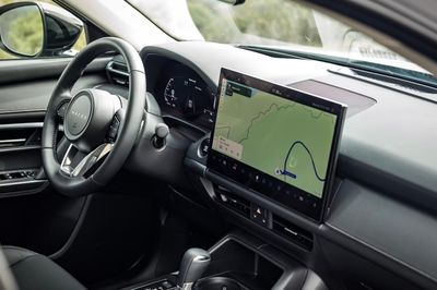 Mazda CX-5 mới bỏ gần hết nút bấm vật lý vì hãng xe Nhật cho rằng 'màn hình cảm ứng an toàn hơn'