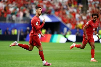 Video bàn thắng Bồ Đào Nha vs Uzbekistan: Cú đúp tuyệt hảo của Ronaldo
