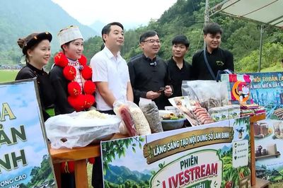 Về 'làng số' xứ Tuyên, ra ngõ gặp YouTuber, TikToker