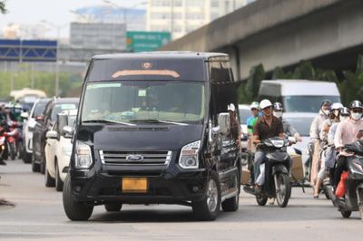 Từ 10/8, thu hồi giấy phép kinh doanh của doanh nghiệp có xe hợp đồng 'trá hình'