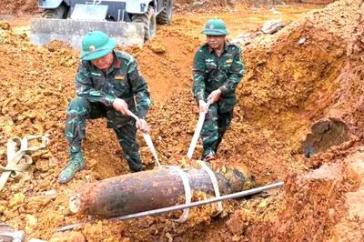 Hủy nổ thành công quả bom còn nguyên kíp nổ nặng khoảng 250kg ở Nghệ An