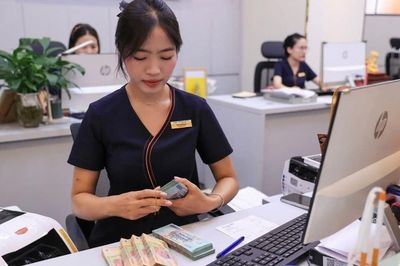 'Bước lùi chiến thuật' hỗ trợ tăng trưởng